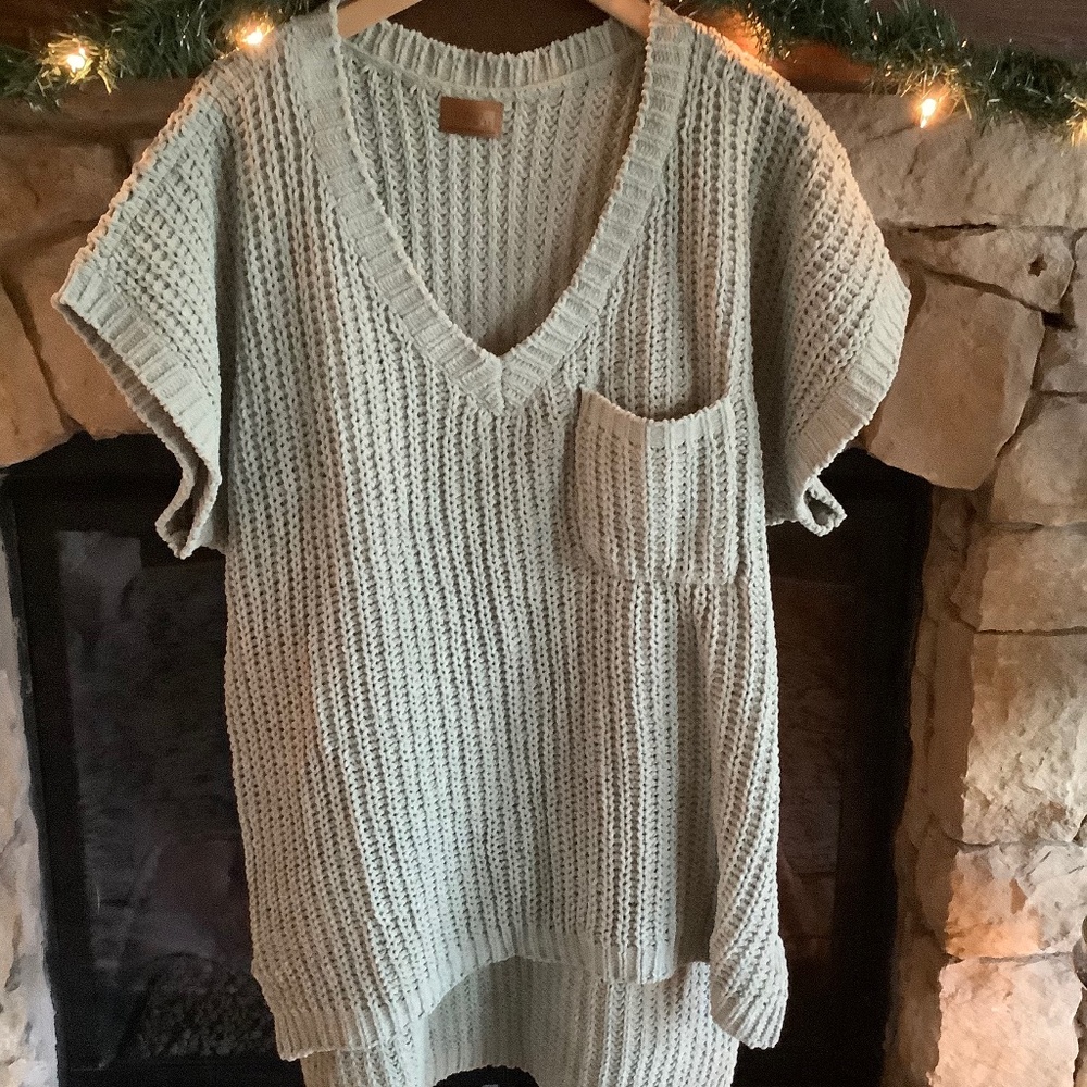 V-neck short sleeve soft sweater